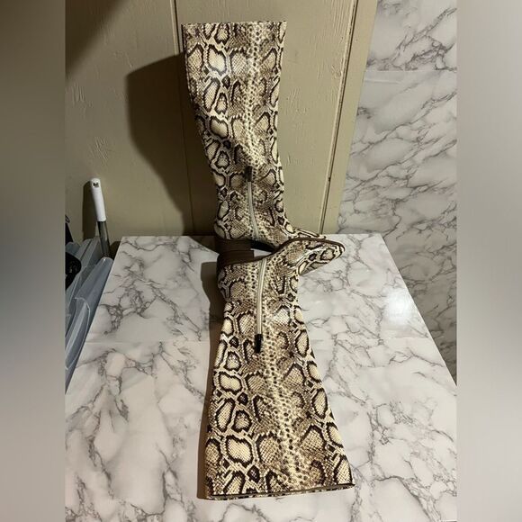 NEW Vince Camuto Beaanna Boots Tall Knee High Snake Embossed Leather Women Sz 7 - Picture 3 of 7